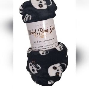 Meryl Collection Velvet Halloween Skulls Plush Throw Blanket 50" x 60" Black NEW